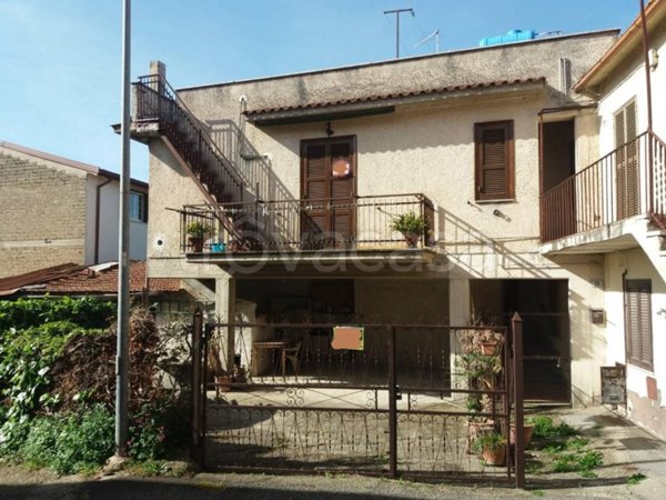 casa indipendente in vendita a Montelibretti