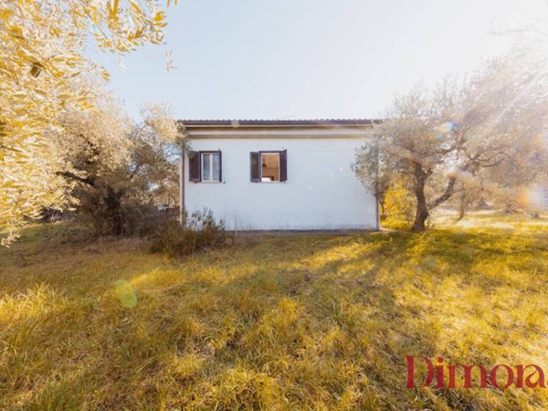 casa indipendente in vendita a Montelibretti