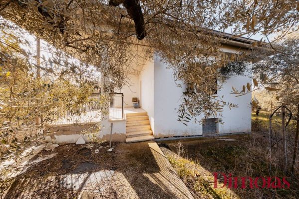 casa indipendente in vendita a Montelibretti