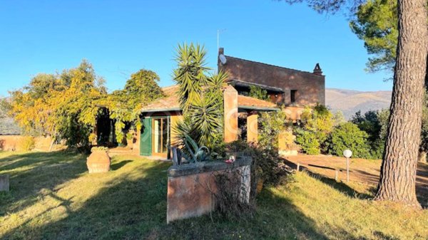 casa indipendente in vendita a Montelibretti