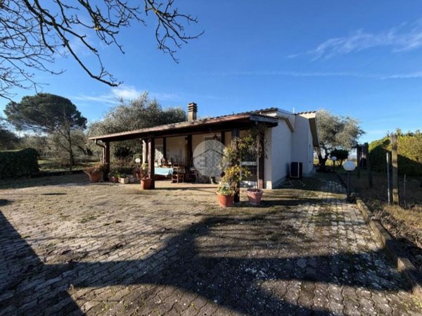 casa indipendente in vendita a Montelibretti