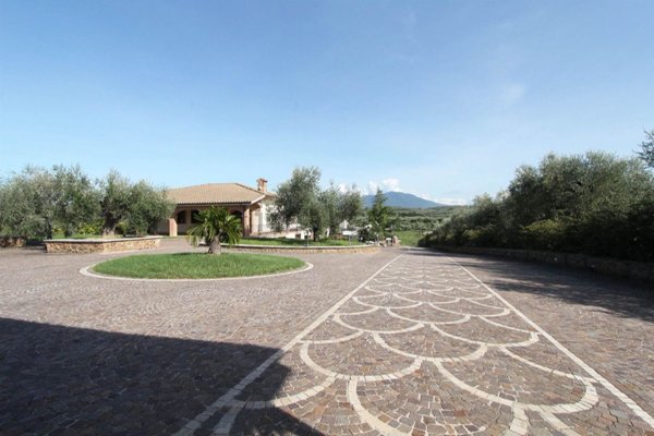 casa indipendente in vendita a Montelibretti