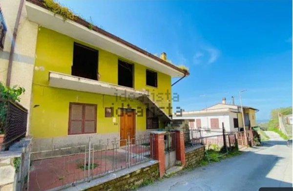 casa indipendente in vendita a Montelibretti