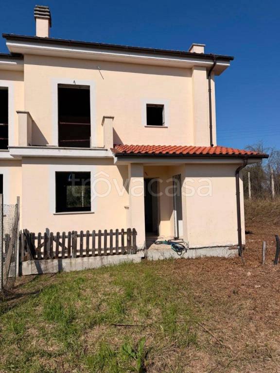 casa indipendente in vendita a Montelibretti
