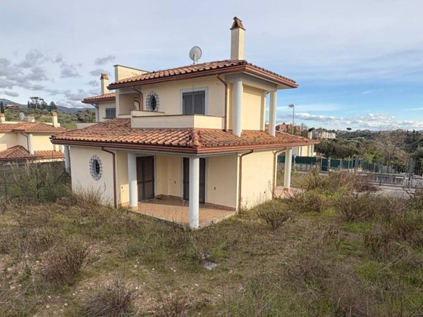 casa indipendente in vendita a Montelibretti