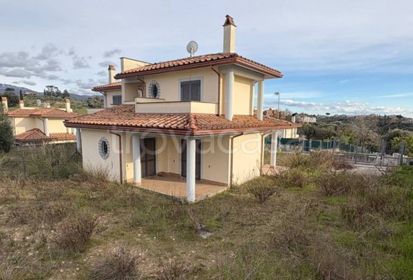 casa indipendente in vendita a Montelibretti