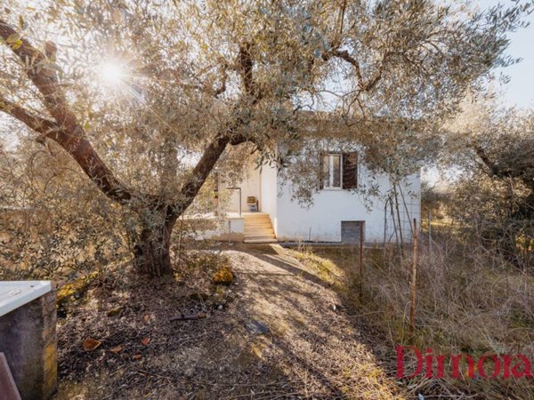 casa indipendente in vendita a Montelibretti