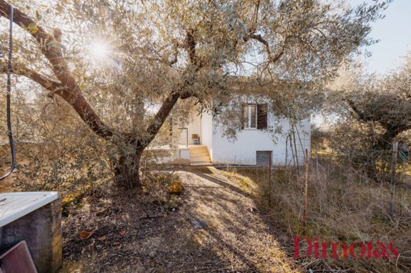 casa indipendente in vendita a Montelibretti