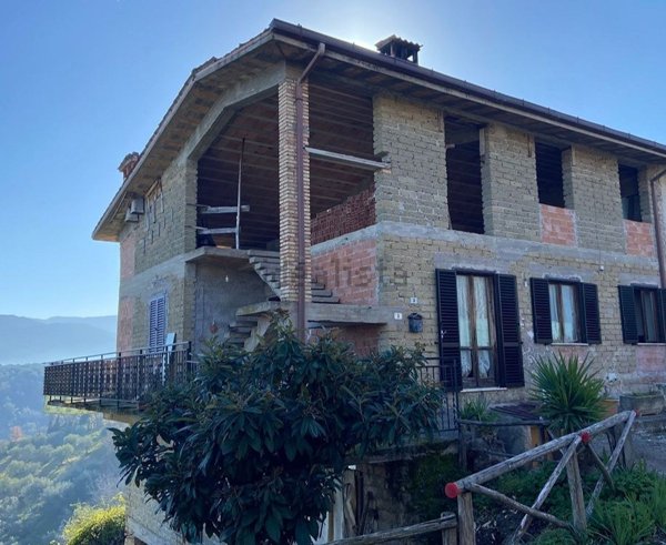 casa indipendente in vendita a Montelibretti