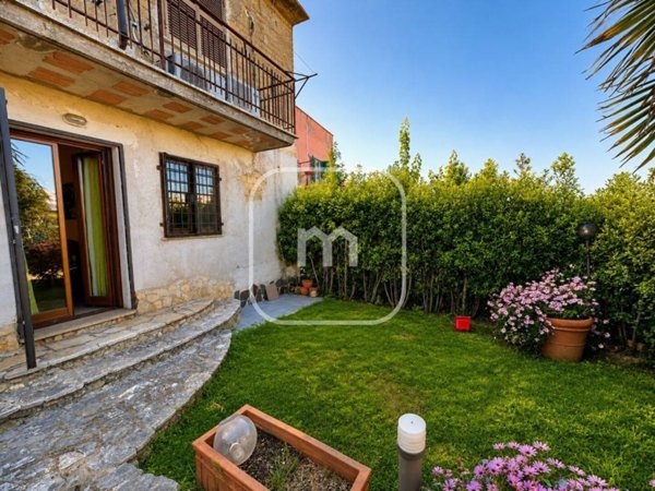 casa indipendente in vendita a Montelibretti