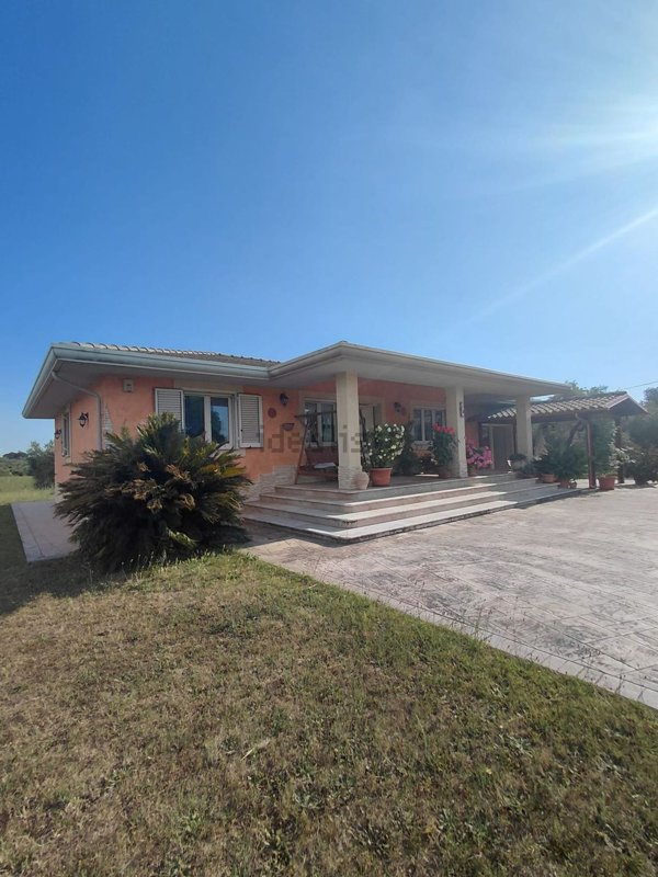 casa indipendente in vendita a Montelibretti