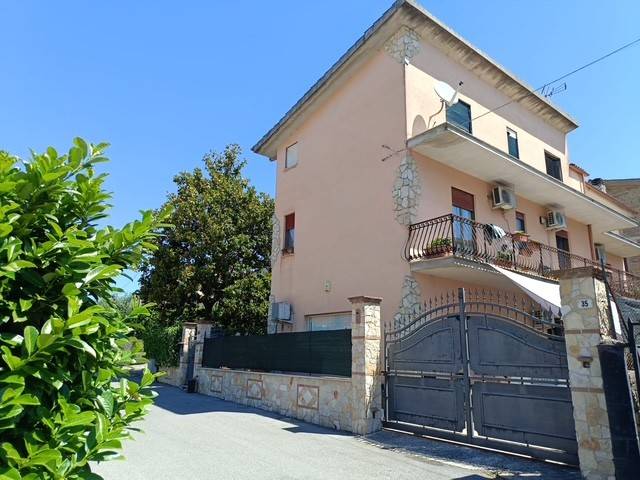 appartamento in vendita a Montelibretti in zona Borgo Santa Maria