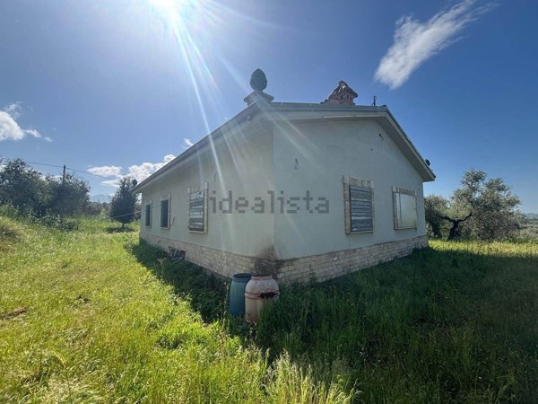 casale in vendita a Montelibretti in zona Borgo Santa Maria