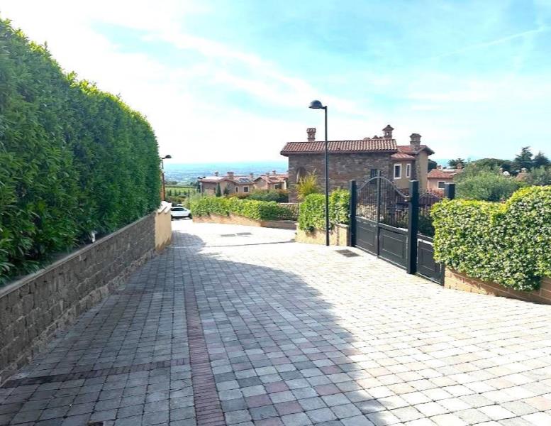 casa indipendente in vendita a Monte Porzio Catone in zona Fontana Candida