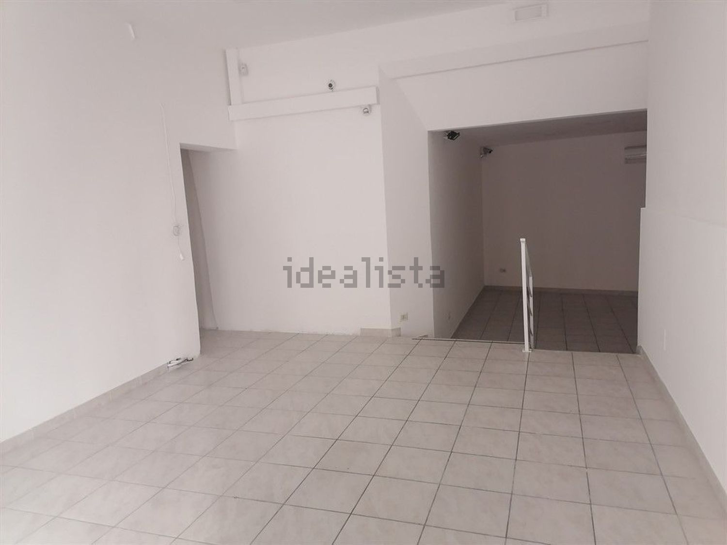 locale commerciale in vendita a Monte Porzio Catone