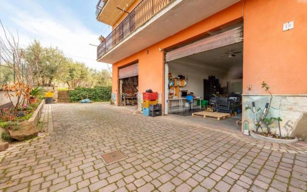 locale commerciale in vendita a Monte Porzio Catone