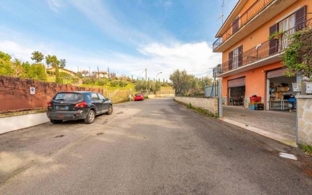 locale commerciale in vendita a Monte Porzio Catone