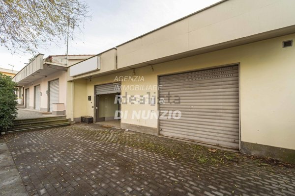 locale commerciale in vendita a Monte Porzio Catone