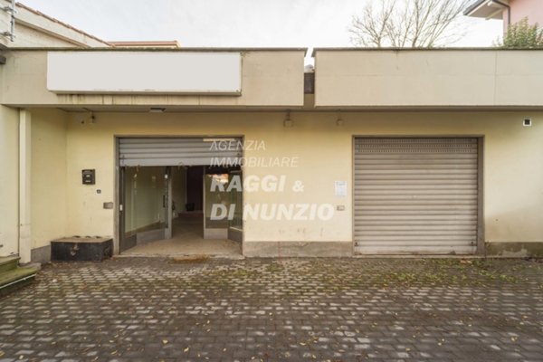 locale commerciale in vendita a Monte Porzio Catone