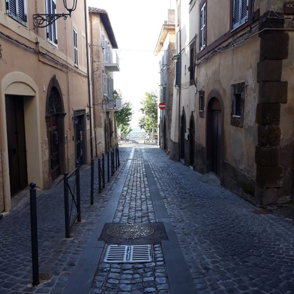 locale commerciale in vendita a Monte Porzio Catone
