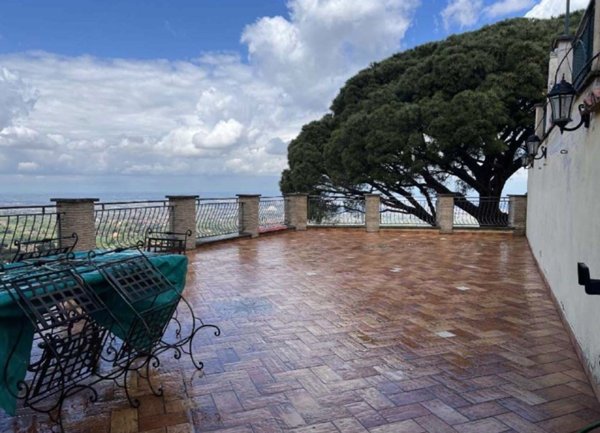 pentavano in vendita a Monte Porzio Catone