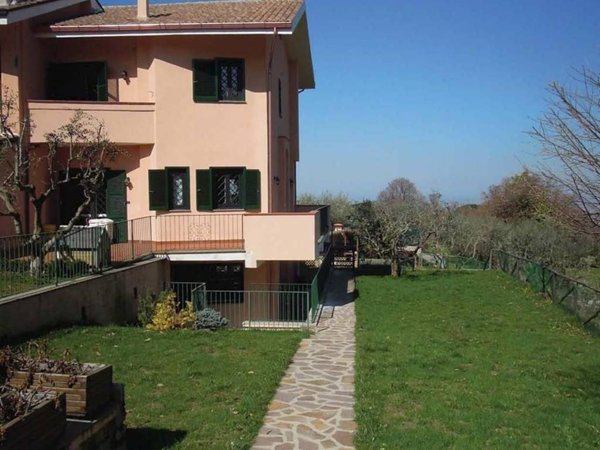 casa indipendente in vendita a Monte Porzio Catone in zona Selve di Mondragone