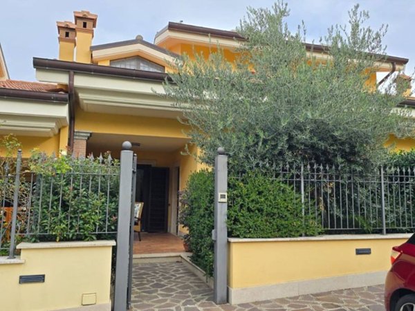 casa indipendente in vendita a Monte Porzio Catone
