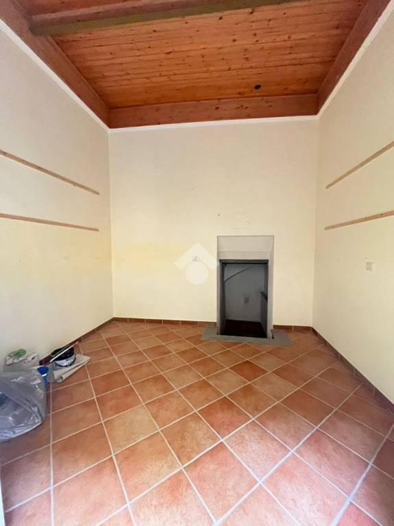 locale di sgombero in vendita a Monte Porzio Catone