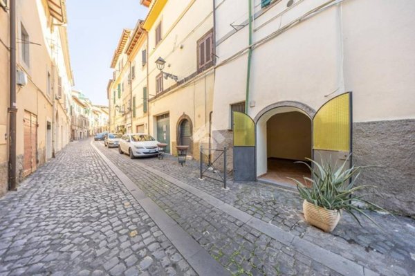 locale di sgombero in vendita a Monte Porzio Catone