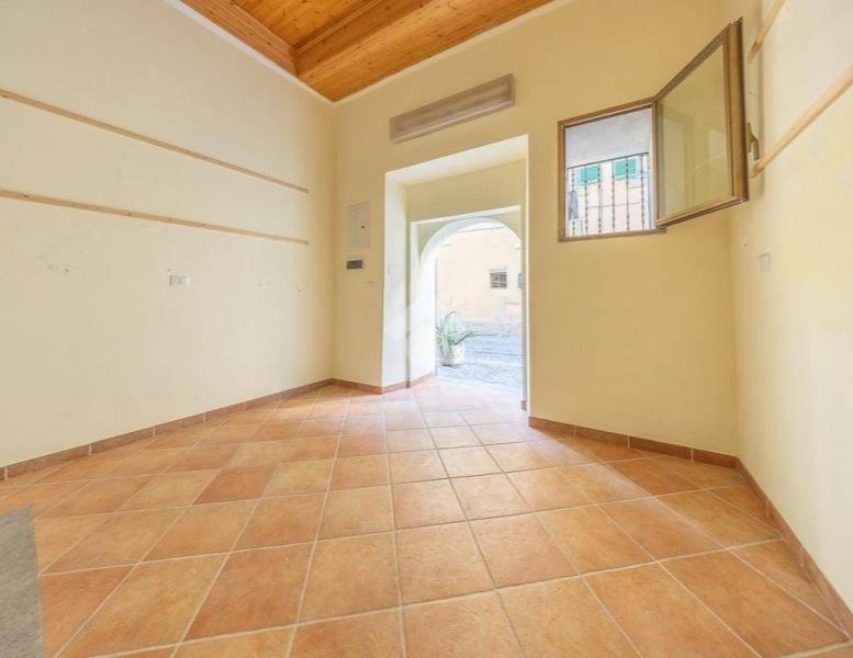 locale di sgombero in vendita a Monte Porzio Catone