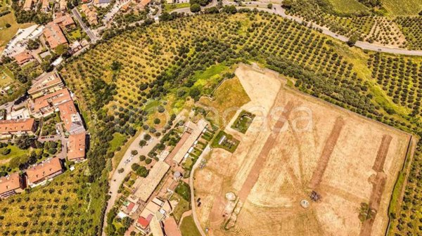 negozio in vendita a Monte Porzio Catone in zona Villa Vecchia