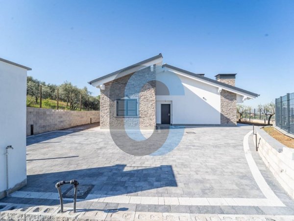 casa indipendente in vendita a Monte Porzio Catone in zona Fontana Candida