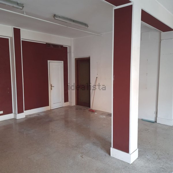 locale commerciale in vendita a Monte Porzio Catone