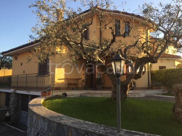 casa indipendente in vendita a Monte Porzio Catone in zona Fontana Candida
