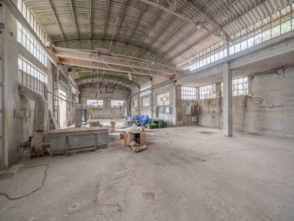 locale commerciale in vendita a Monte Porzio Catone