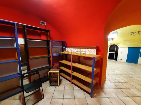 locale commerciale in vendita a Monte Porzio Catone