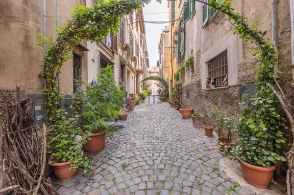 locale commerciale in vendita a Monte Porzio Catone