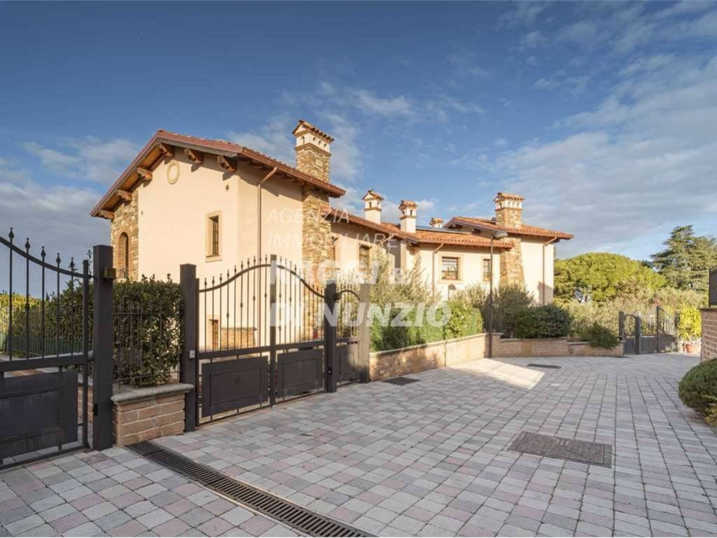 casa indipendente in vendita a Monte Porzio Catone in zona Fontana Candida