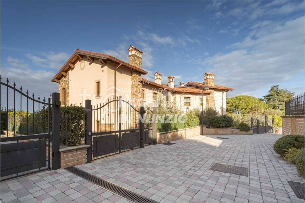 casa indipendente in vendita a Monte Porzio Catone in zona Fontana Candida