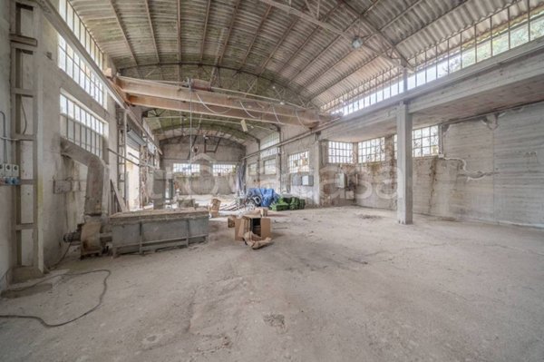 locale commerciale in vendita a Monte Porzio Catone