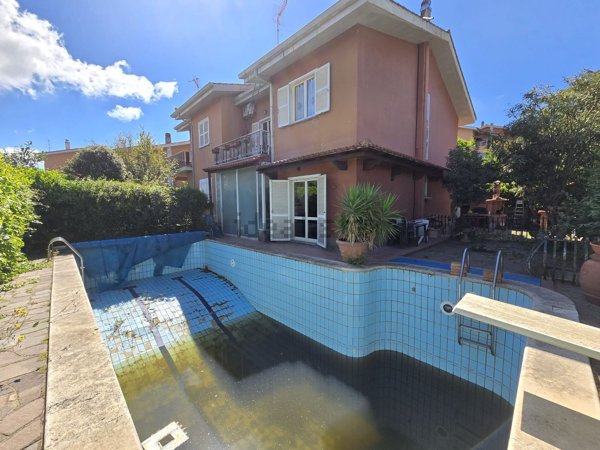 casa semindipendente in vendita a Monte Porzio Catone in zona Massarosa