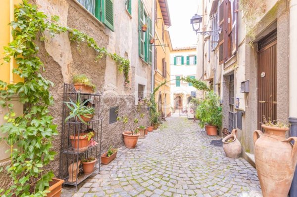 negozio in vendita a Monte Porzio Catone in zona Pilozzo
