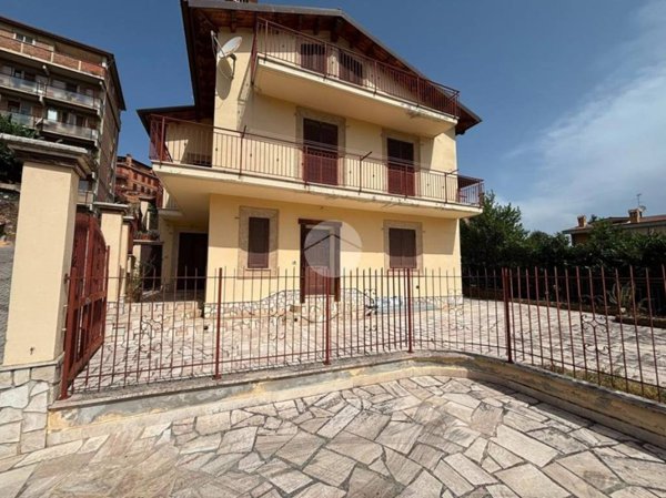 appartamento in vendita a Monte Porzio Catone in zona Pilozzo