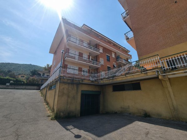 appartamento in vendita a Monte Porzio Catone in zona Pilozzo