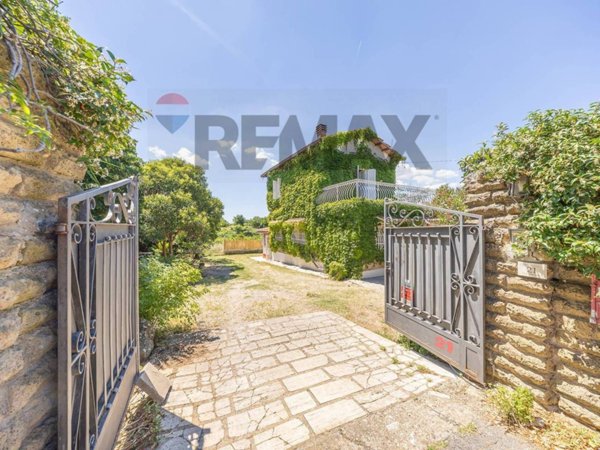 casa indipendente in vendita a Monte Porzio Catone in zona Fontana Candida