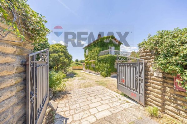 casa indipendente in vendita a Monte Porzio Catone in zona Fontana Candida