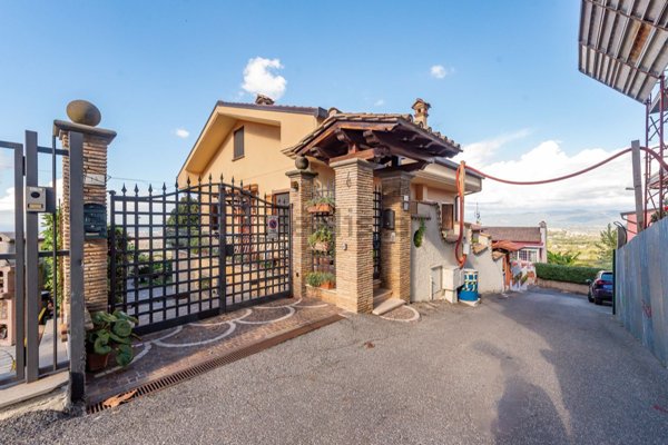 appartamento in vendita a Monte Porzio Catone in zona Pilozzo