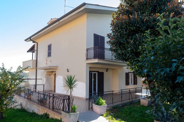 casa indipendente in vendita a Monterotondo