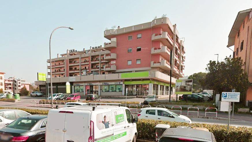 locale commerciale in vendita a Monterotondo in zona Stazione