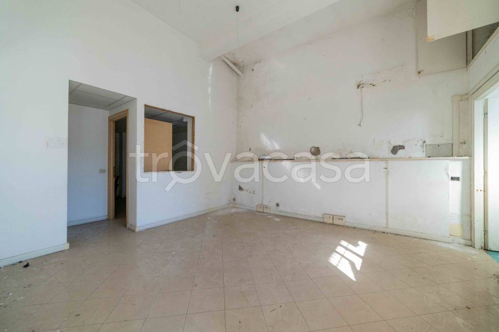 locale commerciale in vendita a Monterotondo
